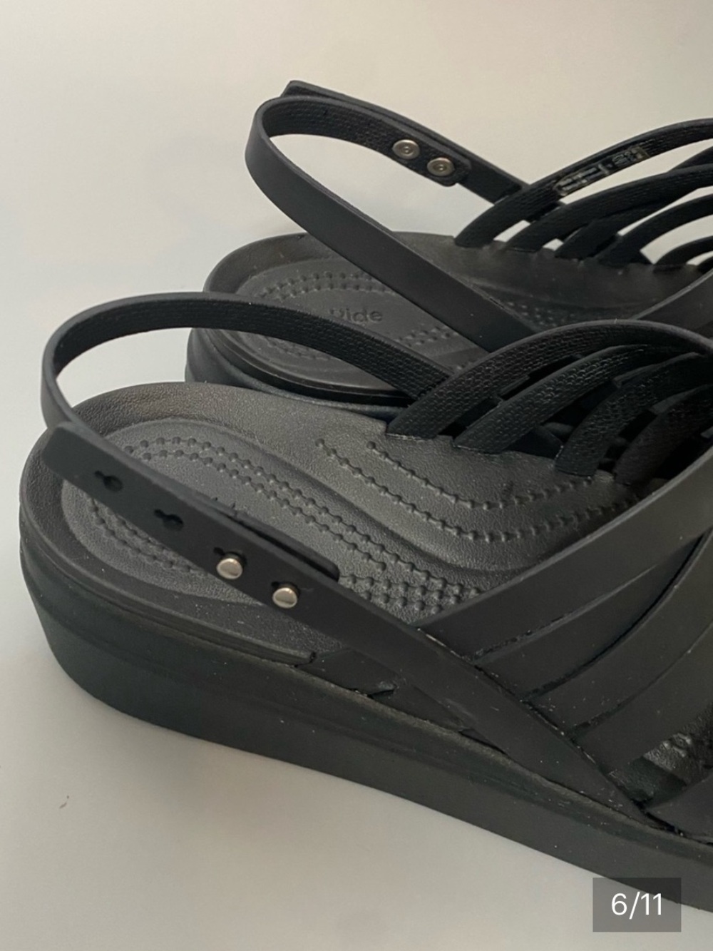 Crocs Brooklyn Black Strappy Low Platform Sandals. Size 8 - Picture 9 of 13